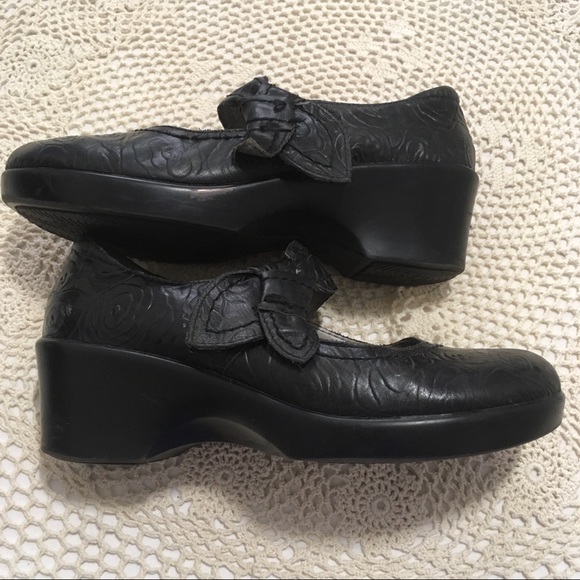 Algeria by PG Lite Black Flower Pattern Clog Shoes - Picture 7 of 8